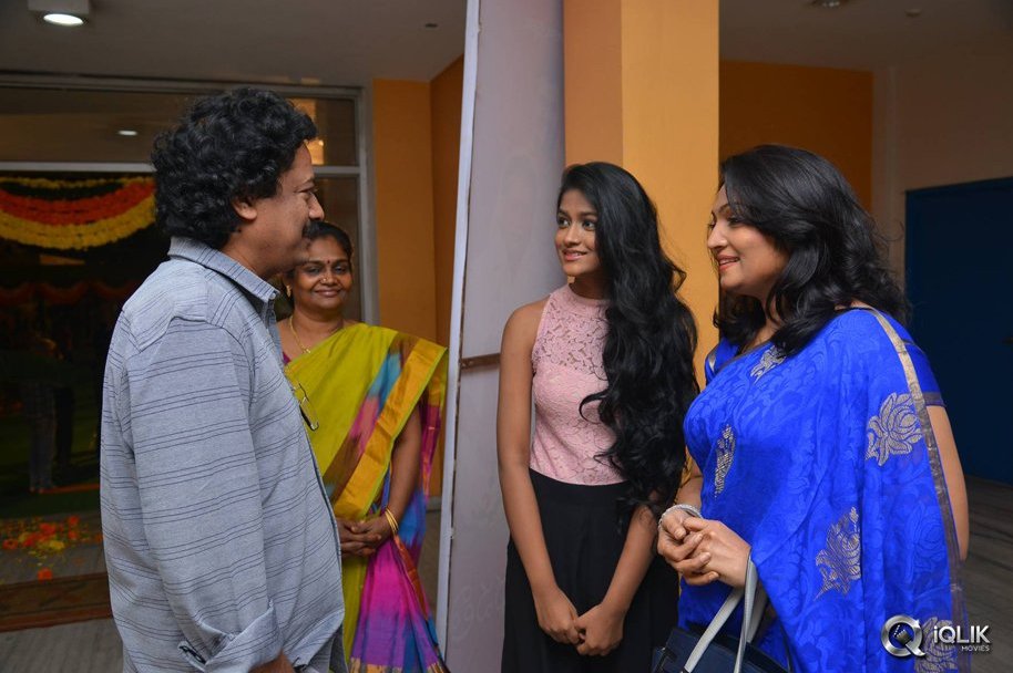 Shatamanam-Bhavati-Movie-Special-Screening-at-Prasad-Labs